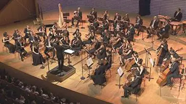 Lionel Bringuier dirige l'Alma Chamber Orchestra Beethoven, Saint-Saëns, Mendelssohn
