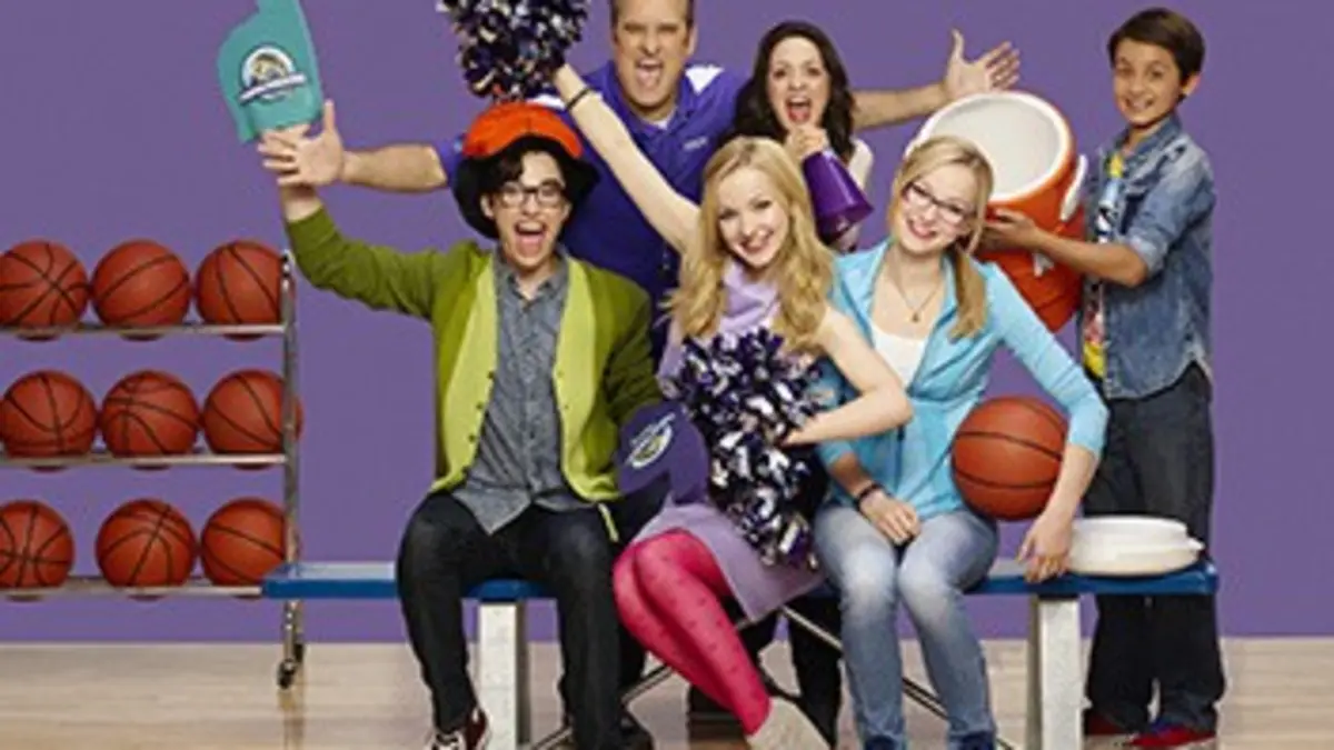 Liv & Maddie : California Style S04E06 Surprise de Noël