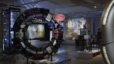 Simon Denny, l'art du piratage