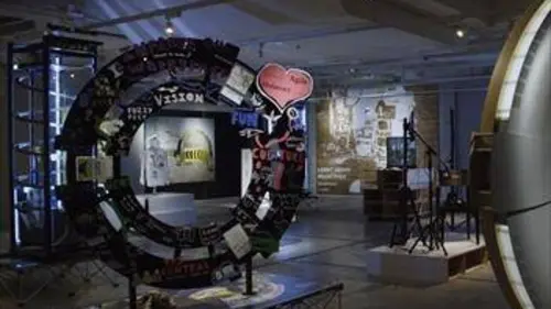 Live Art S02E04 Simon Denny, l'art du piratage