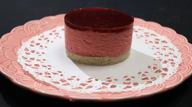 Dacquoise et bavarois de framboises