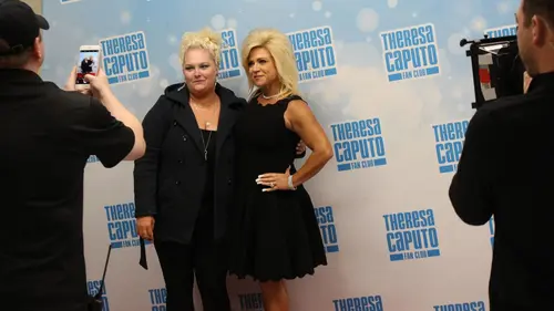 Long Island Medium Theresa en tournée - première partie