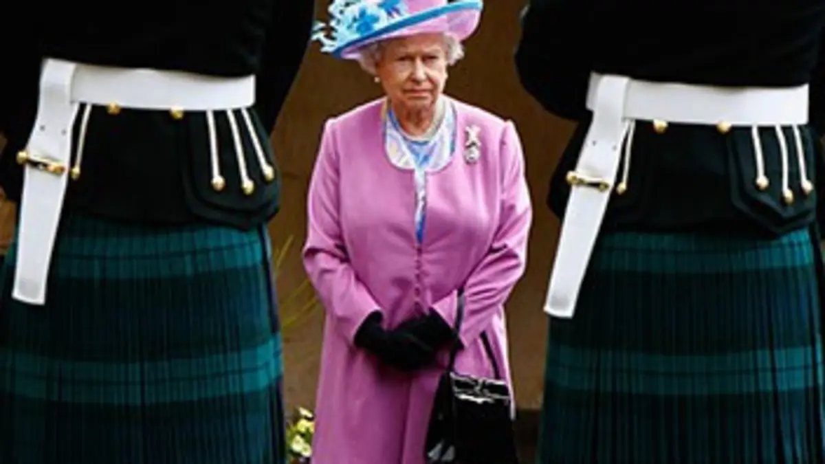 Looks de stars La reine d'Angleterre