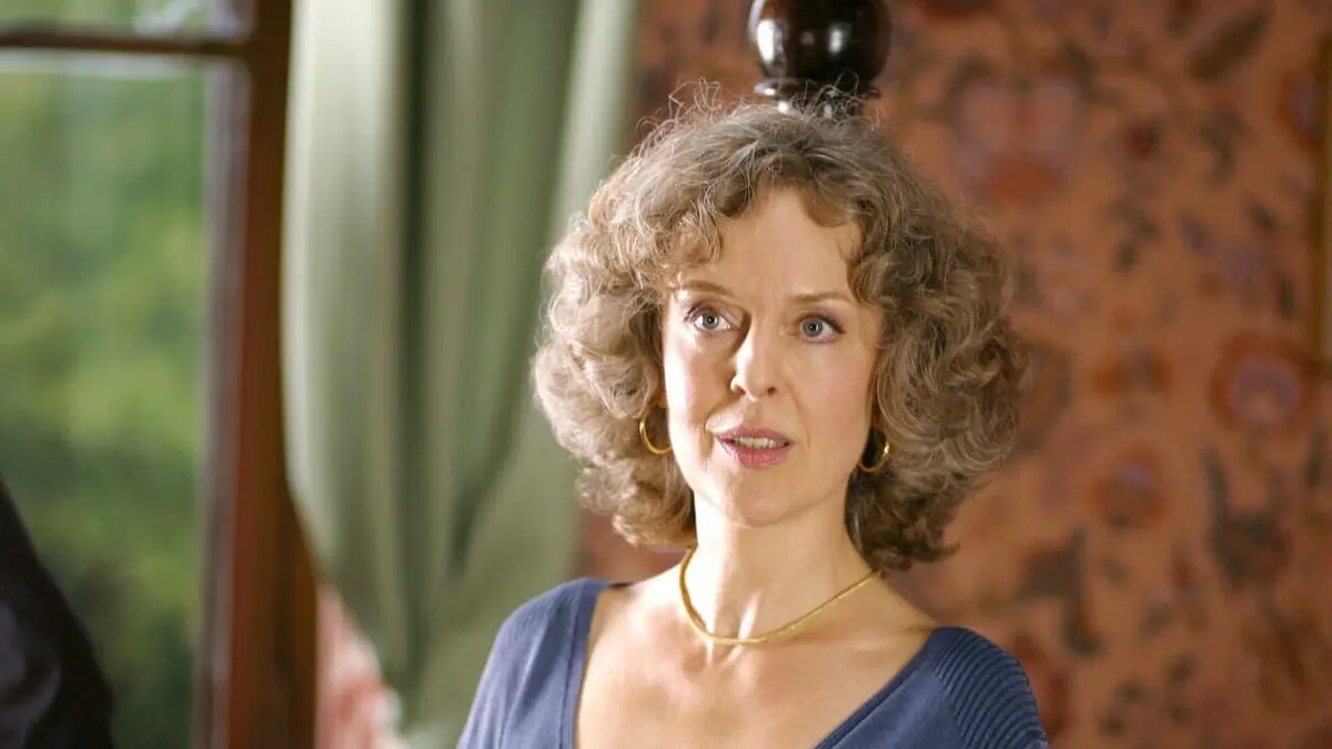 Louis la Brocante S05E04 Louis et la vie de château
