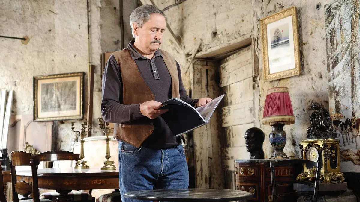 Louis la Brocante S12E01 Louis et le monte-en-l'air