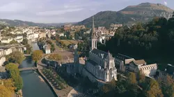 Sur NOVO19 à 22h57 : Lourdes, le sanctuaire de la démesure