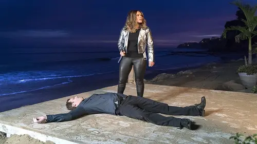 Lucifer S03E19 Maze en colère