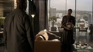 Lucifer S05E13 Une petite filature innocente