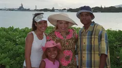 Ma famille d'abord S03E02 Tous à Hawaii