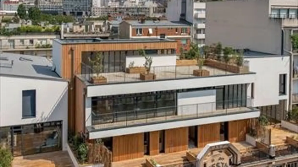 Ma maison en bois sur les toits