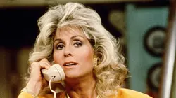 Madame est servie S03E02 Le renvoi d'Angela en streaming