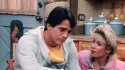 Madame est servie S04E15 Tournez la page