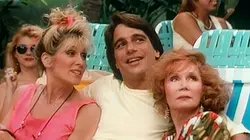 Madame est servie S07E01 L'arlésien