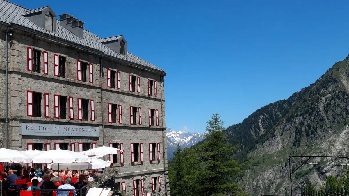 Maisons et hôtels de légende Montenvers, Chamonix : un hôtel sur la mer de Glace