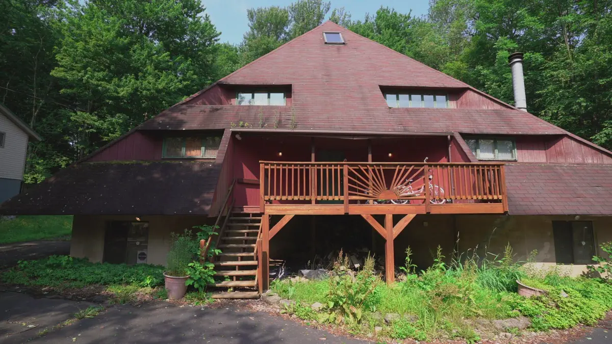 Maisons insolites USA : laquelle sera la plus moche ? La pyramide du mauvais goût