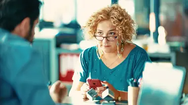 Marianne S02E05 Les filles de l'ovalie