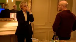 Master Crimes S03E06 Dites-le avec des fleurs