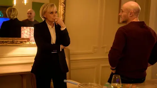 Master Crimes S03E06 Dites-le avec des fleurs