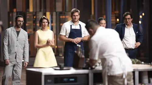 MasterChef Australia S17E10 Immunity Challenge: Curtis Stone