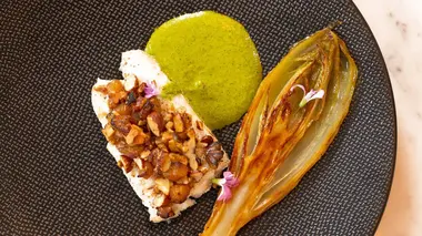 Le cabillaud en croûte de fruits secs et sa sauce marocaine