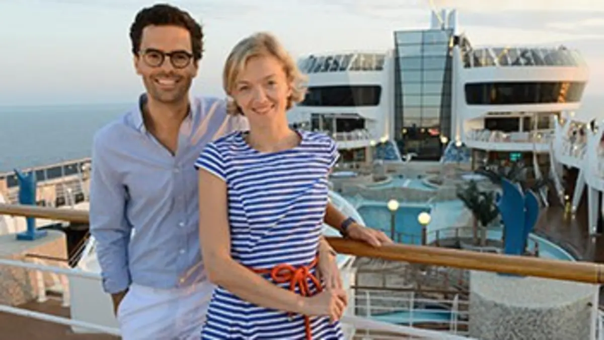 Maya et Thomas sont sur un bateau