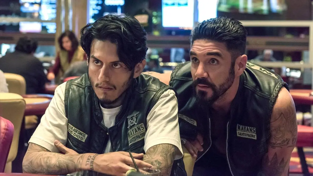 Mayans S01E03 Affaires internes