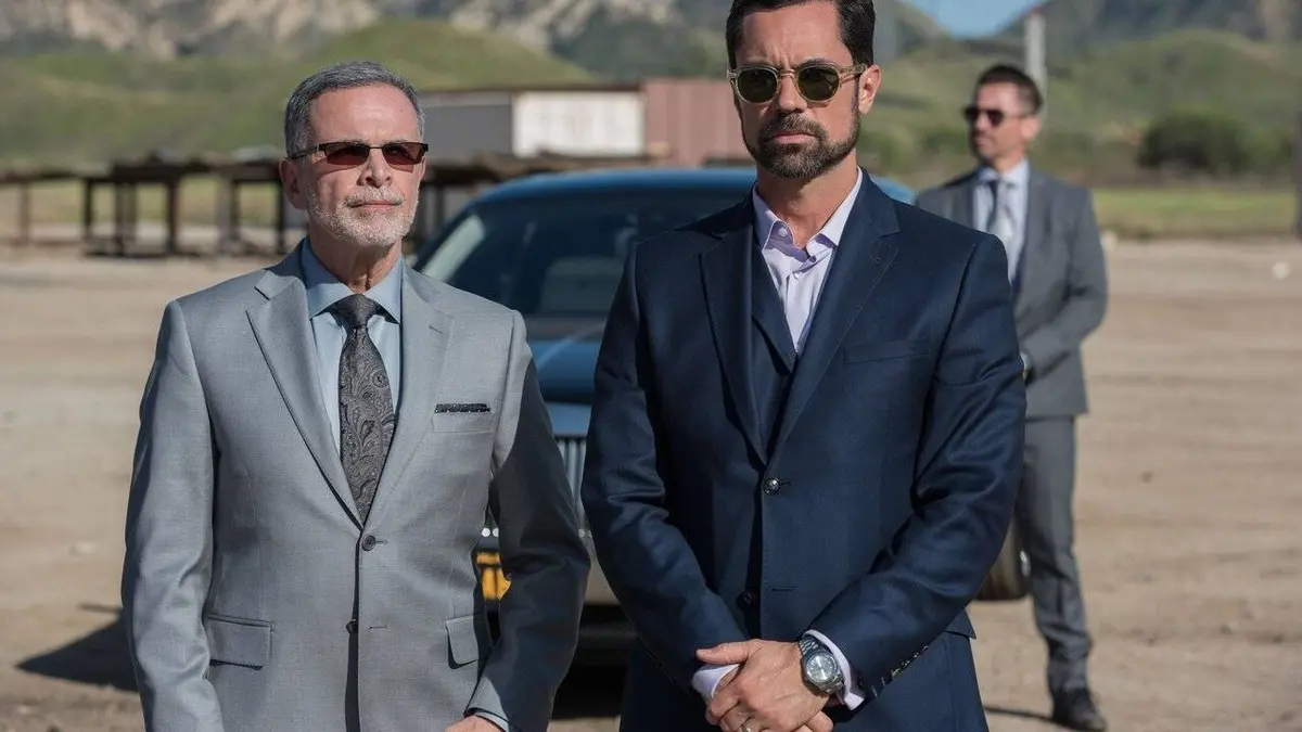 Mayans S01E02 Scorpion