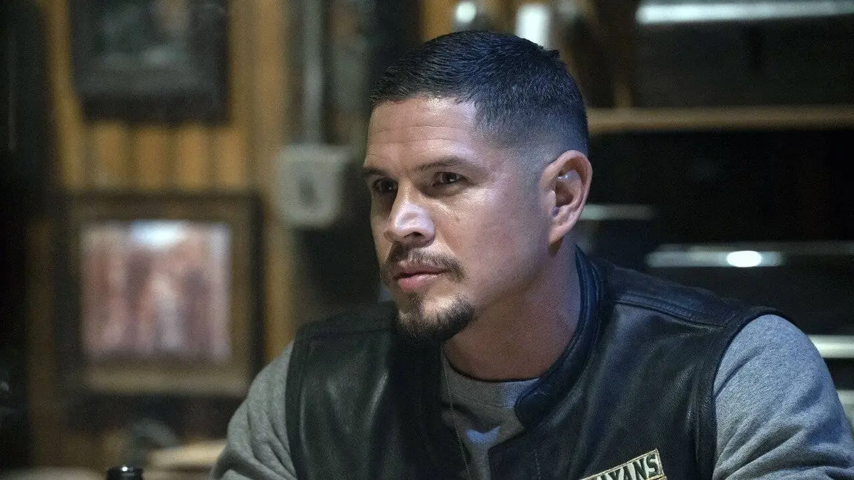 Mayans S03E05 Plans secrets