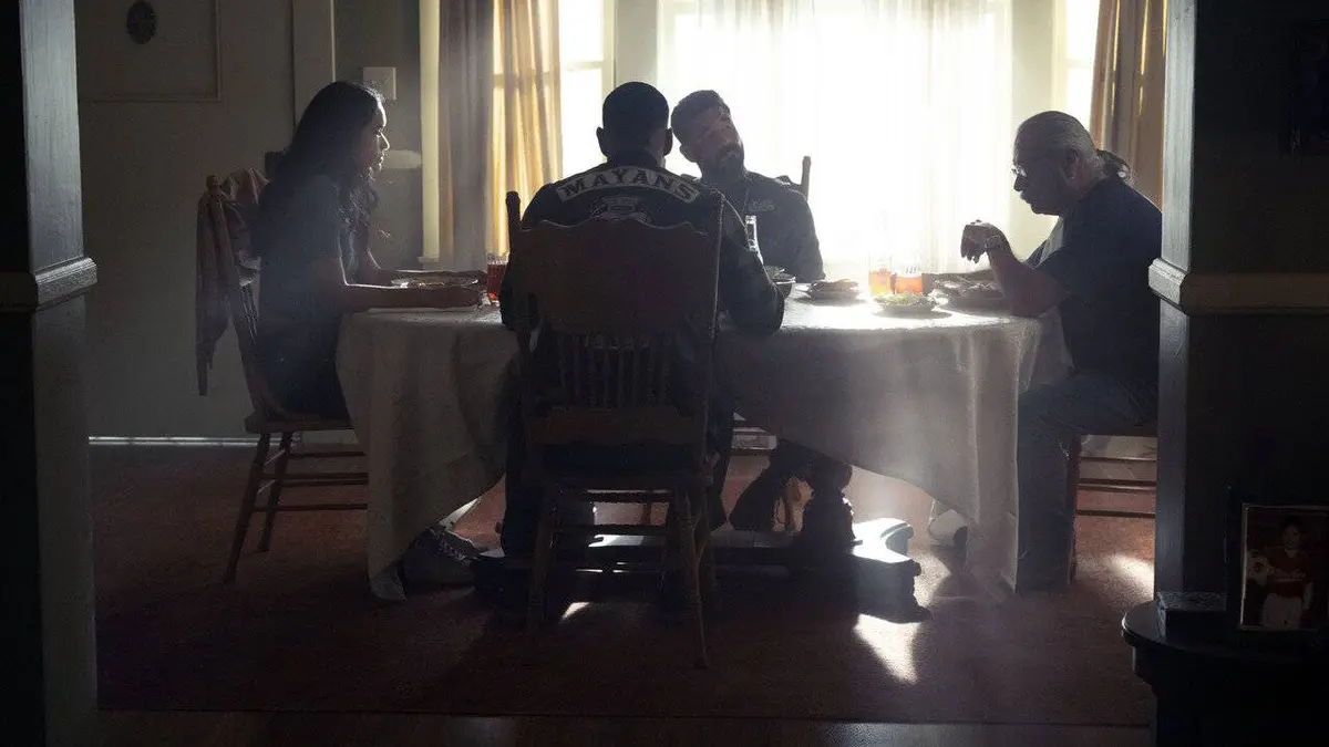 Mayans S03E08 Conflits de famille