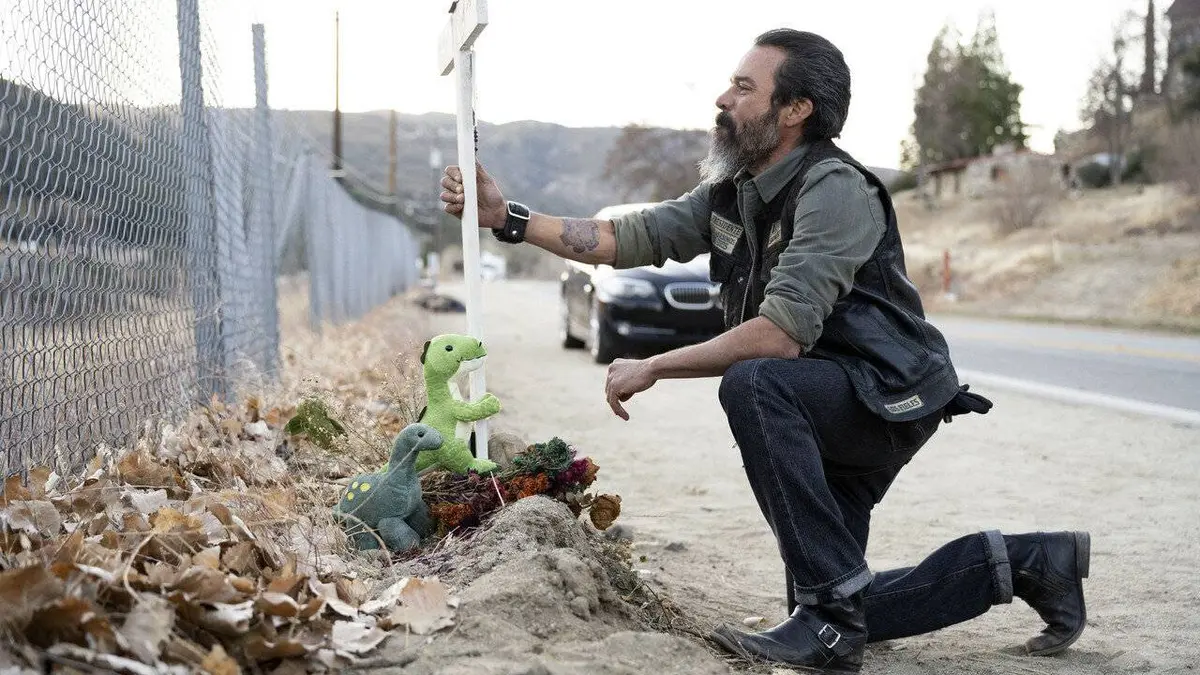 Mayans S03E06 Prières et mensonges sont incompatibles