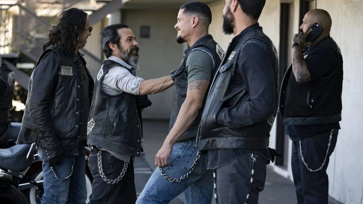 Mayans S03E07 Choisir son camp