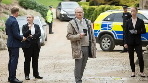 McDonald & Dodds S01E01 La chute de la maison Crockett en streaming