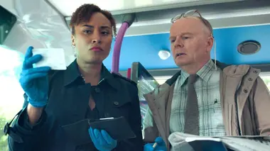 McDonald & Dodds S04E01 La règle de trois
