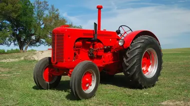 Mécaniques agricoles Tracteur à coeur ouvert