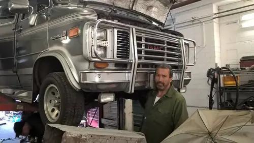 Mécanos express S03E05 Au garde-à-vous