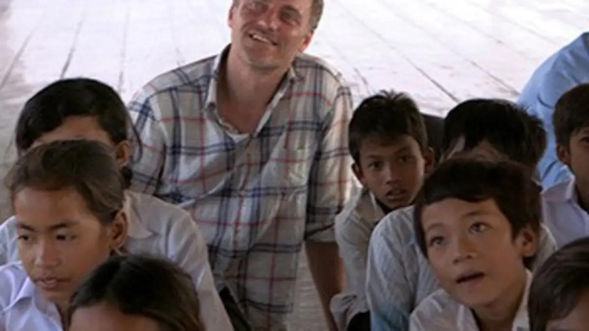Médecines d'ailleurs S01E17 Cambodge, la clinique du Tonlé Sap