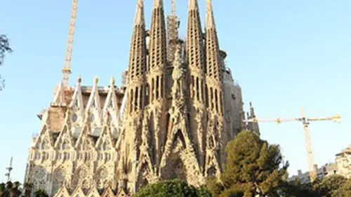Méga constructions E06 La Sagrada Familia
