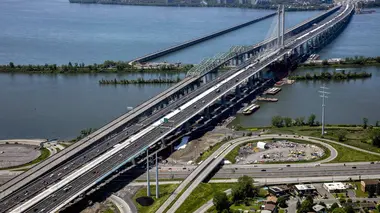 Méga Constructions S01E01 Méga pont