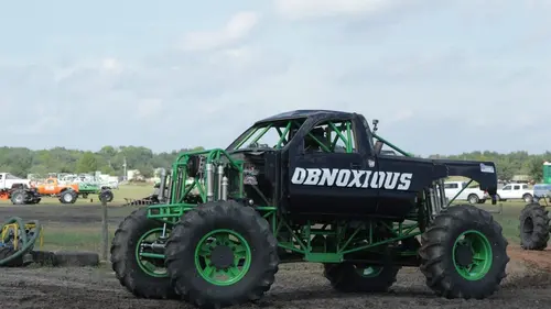 Mégatrucks : qui sera le meilleur ? Course de rivaux