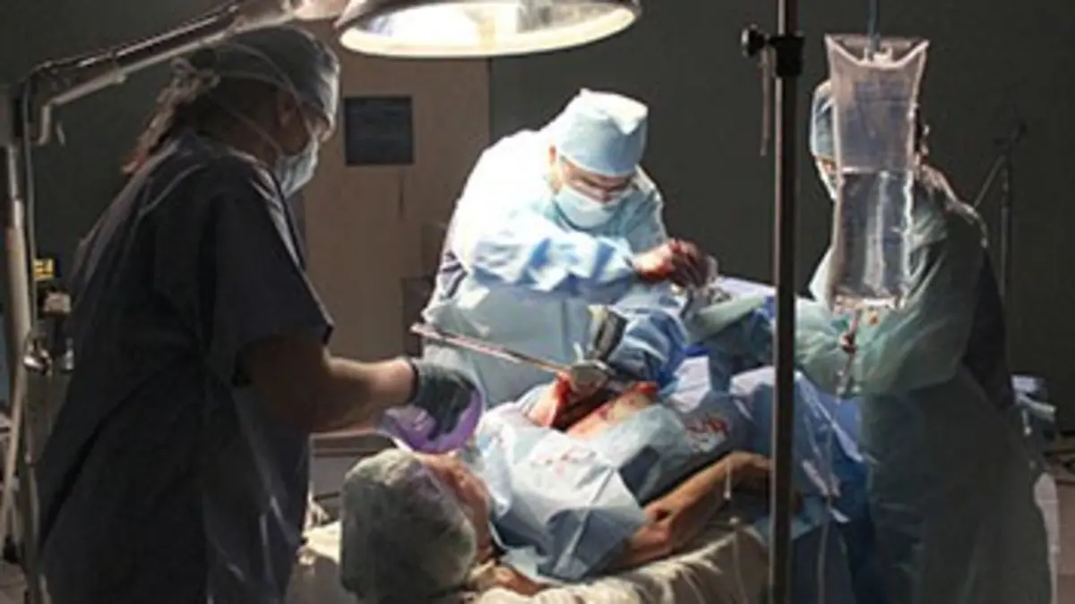 Même pas mort S01E01 Au feu !