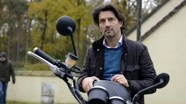 Mes amis, mes amours, mes emmerdes S04E01 Une page se tourne