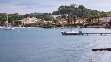 Meurtres à... S09E08 Meurtres à Porquerolles