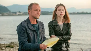 Meurtres en eaux troubles S01E02 Le secret de la forêt