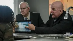 Meurtres sous surveillance La berline dorée