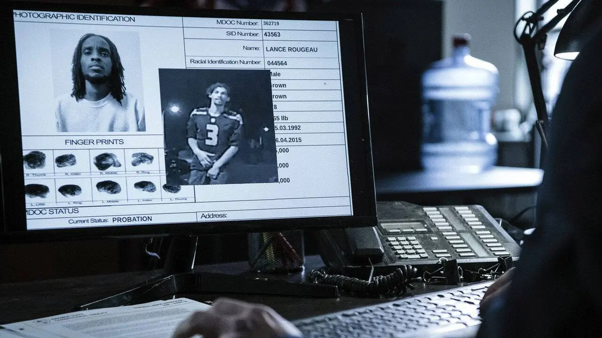 Meurtres sous surveillance S07E04 Des flammes dans la nuit