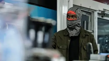 Meurtres sous surveillance Obéir ou mourir