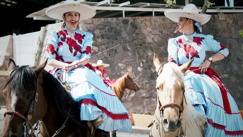 Mexique, les cavalières de l'Escarmuza