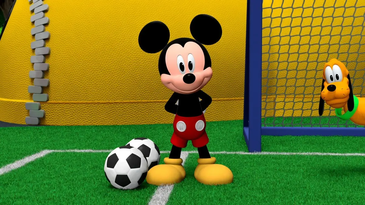 Mickey & Moi S05E01 Mickey and Minnie Soccer Staring Contest