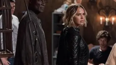 Midnight, Texas S02E01 Le cristal du désert