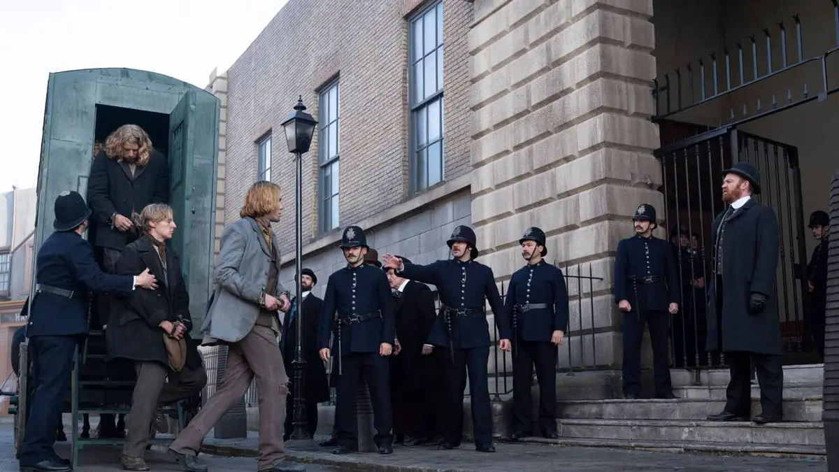 Miss Scarlet, détective privée S04E01 L'Elysée